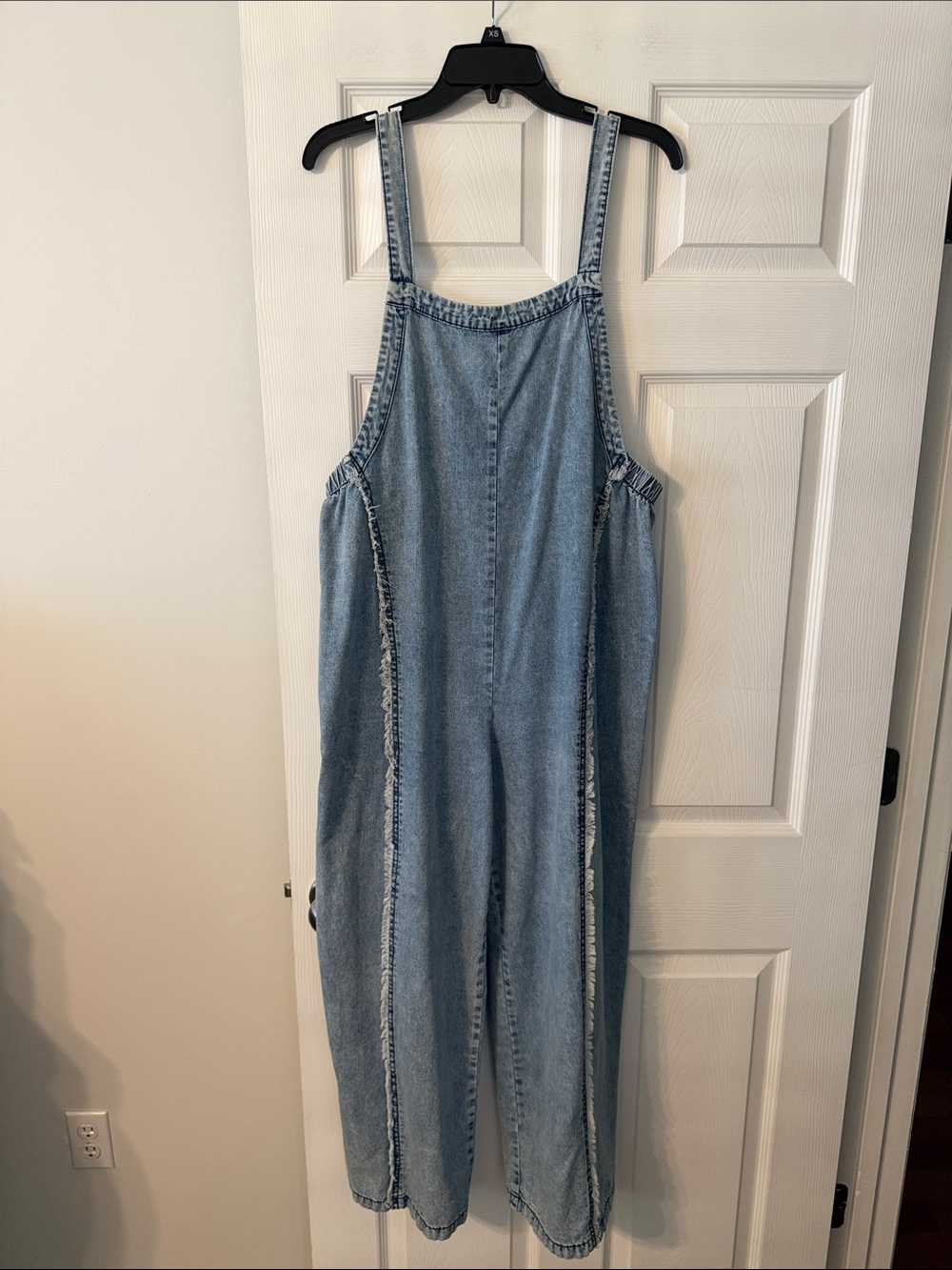 Light Wash Denim Overalls Jumpsuit size L inseam 27” excellent condition